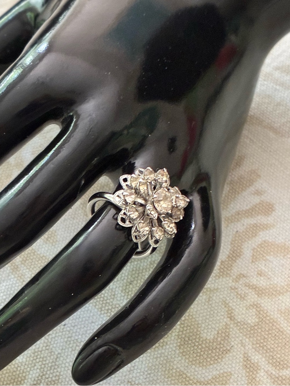 Sarah Coventry 1972 “Symphony“ Cocktail Ring White Silver Tone Adjustable